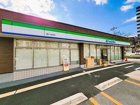 ファミリーマート 豊中上新田店 990m