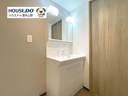 3面鏡で朝の支度もスムーズ♪