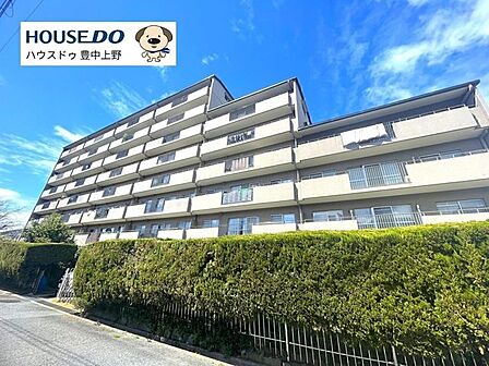 北大阪急行線「箕面船場阪大前」駅から徒歩7分!前面道路は街路樹が綺麗に整えられており、杉谷公園も近い緑豊かな住環境♪
