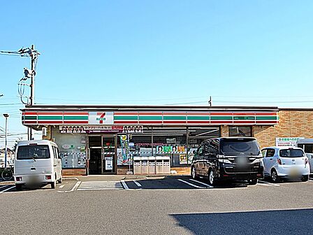 セブンイレブン新座畑中1丁目店 徒歩8分。みんな大好きセブンイレブン。ホットスナックが美味しい。有名店とのコラボや定期的なフェアも開催しているので飽きないですね。 600m