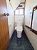 トイレ：1階トイレです。小窓がついてます。