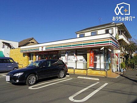 徒歩9分。【セブンイレブン宮寺店】営業時間24時間。車椅子対応の駐車場。お支払い:クレジット カード。 710m