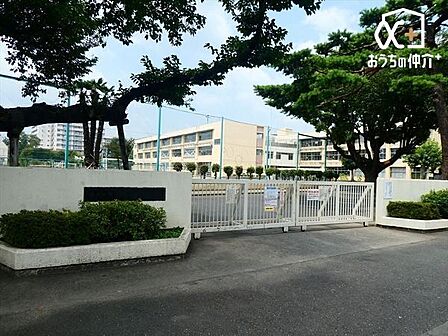 東村山市立八坂小学校 徒歩9分。【通学 区域】本町一丁目4から15、萩山町三丁目(一部)、栄町二丁目・三丁目(一部)、美住町一丁目・二丁目(一部) 700m