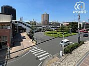 小手指駅　北口　(西武池袋線) 徒歩14分。始発電車も多く大変便利に利用できます。北口ロータリー内にスーパーがあるので、お仕事帰りにお買い物も済ませることができます 1100m