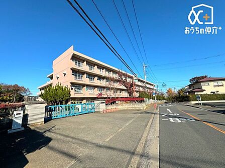 所沢市立椿峰小学校 徒歩11分。西武池袋線小手指駅が最寄りの小学校でございます。ご近所の評判も良いです! 850m