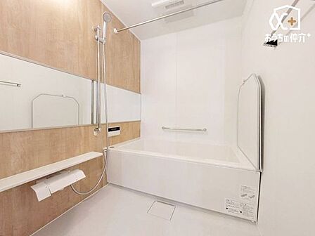 ~Bath~いつでも暖かいお風呂に入れるのが嬉しい追焚き機能付き。お仕事でご帰宅の遅くなったお父さんも暖かい湯船に入浴できます。もちろん広さも1坪タイプあるのでお子様ともゆったりと入れます。
