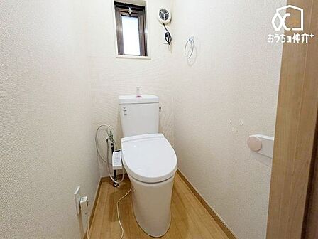 清潔感のあるトイレです。もちろんウォシュレット機能付き