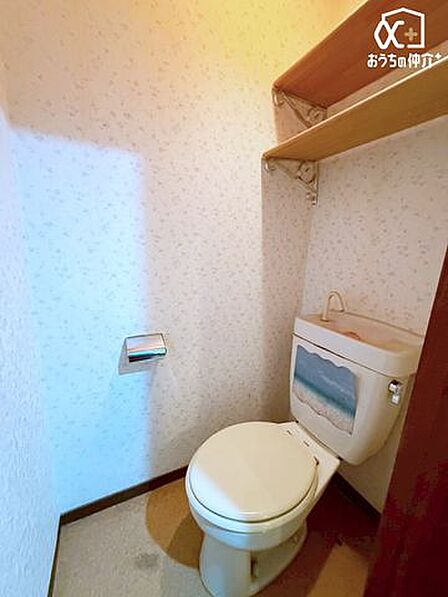無駄のないデザインが魅力のシンプルなトイレは、清潔感と使いやすさを両立。