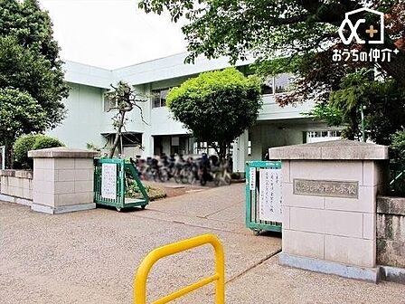 所沢市立北秋津小学校 徒歩10分。開発が進む所沢の人気な北秋津エリアの小学校でございます。 生徒数も多いです! 750m