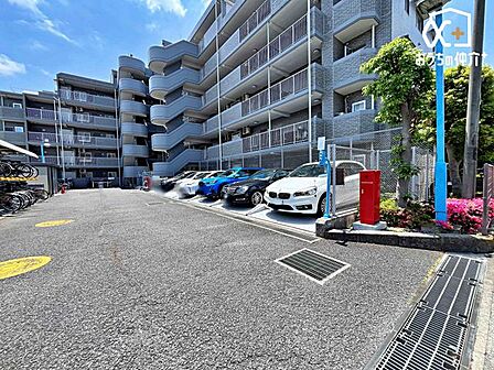 敷地内駐車場の様子です。