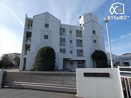 ふじみ野市立福岡中学校 徒歩10分。学校教育目標自ら生きる力をつちかう生徒知力…自ら学び自ら考える生徒(自学)体力…たくましさのある生徒(強健)社会性…思いやりのある生徒(友愛) 750m