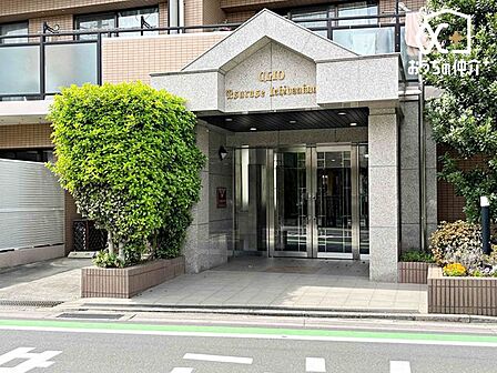 管理が行き届いた清潔感のあるエントランス。オートロックが完備されておりマンションならではの防犯性が魅力です。