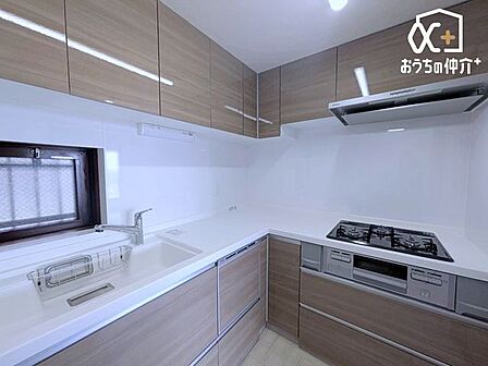 L字型のキッチンは動線が短く、調理から後片付けまでスムーズに行えるのがポイントです。