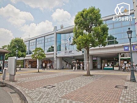 航空公園駅(西武 新宿線) 徒歩12分。市役所や警察署まで歩いていくことができる利便性の高い駅でございます。 960m