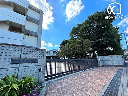所沢市立東所沢小学校 徒歩9分。武蔵野線「東所沢駅」が最寄りの小学校でございます。ご近所の評判も良いです! 690m