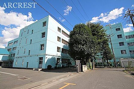 新座市立第五中学校 徒歩16分。三つの目標「明朗・清潔・信頼」 あいさついっぱい 花いっぱい 笑顔あふれる さわやか五中 1230m