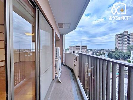 眺望が自慢のバルコニーで、夜景や朝日の美しさを堪能。日々の暮らしに癒しとゆとりを。