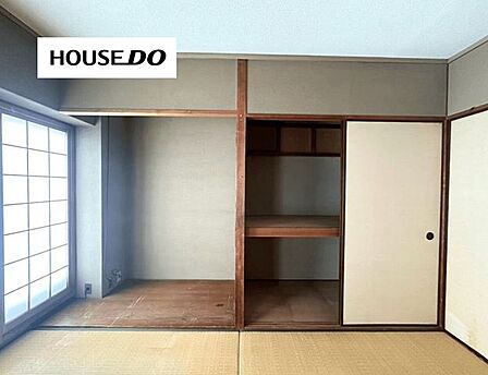 押入付きで寝具や季節用品の収納にも便利。和室空間をすっきり保てます。