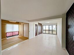 ウィングシャトー古波蔵弐番館 4LDKのリビング/ダイニング