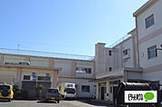 小学校「富士市立須津小学校まで452m」