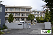 小学校「富士市立丘小学校まで2045m」