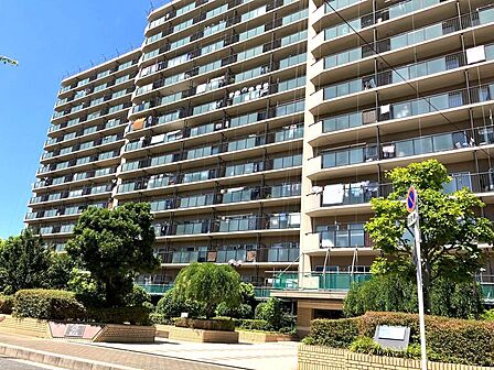1985年7月築 15階建て2階部分のお部屋です