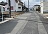 外観：前面道路含む現地写真