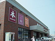 明屋書店空港通店 986m