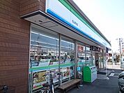 ファミリーマート束本店 600m