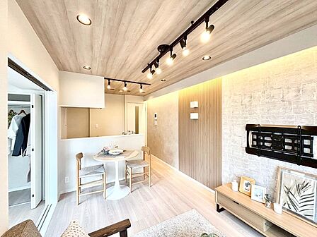 落ち着いた雰囲気のLDKは家族みんなの快適空間