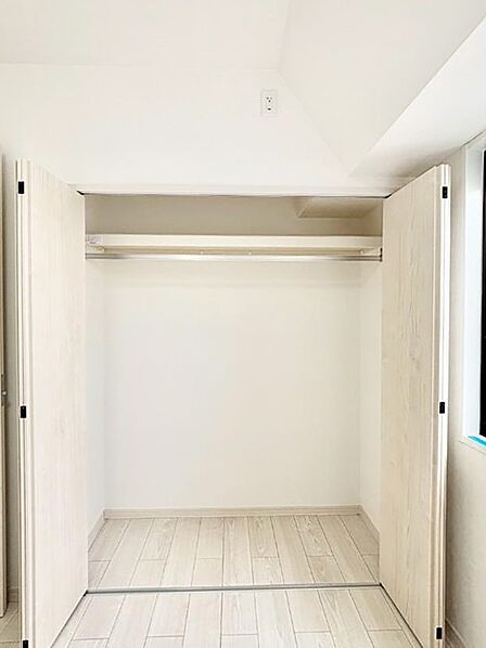 内装「無料オンライン相談」受付中!毎日着る服や荷物などの収納に便利なクローゼット付き