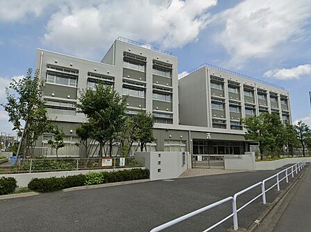 中学校 650m 世田谷区立世田谷中学校