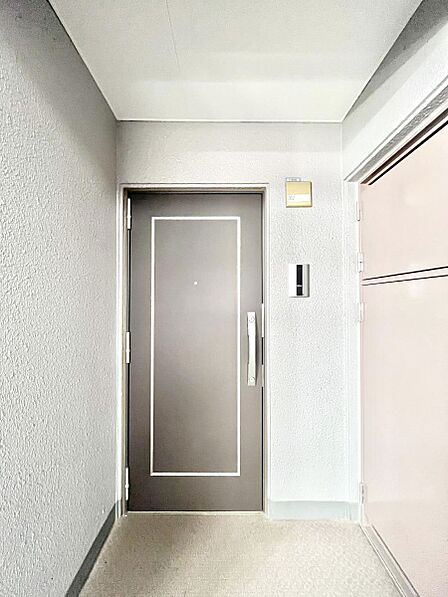 外観「無料オンライン相談」受付中!シンプルで落ち着いた雰囲気の玄関周り