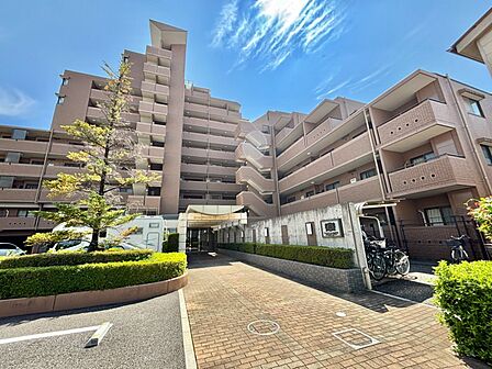 駐車場完備のマンションです