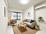 室内：爽やかな日差しがお部屋全体を優しく包み込んでくれます　※家具CGです