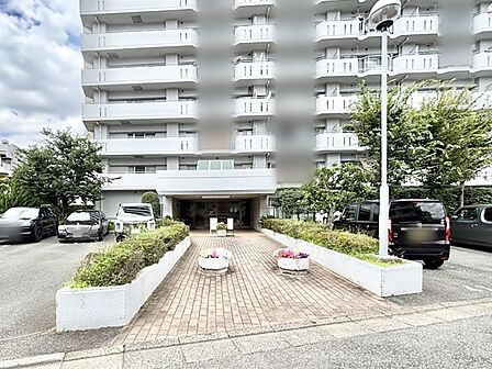 落ち着いた雰囲気のエントランス