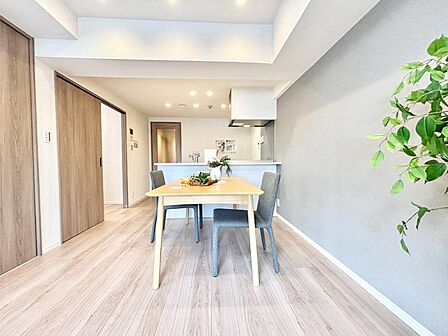 内装「無料オンライン相談」受付中!家族一緒にお食事を楽しみたくなる広々リビングダイニング