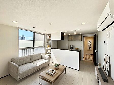 ご家族の賑やかな話し声で包まれる明るいリビング  ※家具はCGです