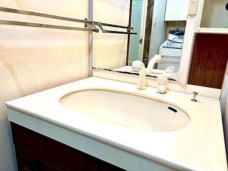 設備「無料オンライン相談」受付中！スッキリとしたデザインのスタイリッシュな洗面台。  