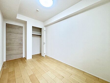 お子さまのお部屋としても！衣類の整理整頓に便利なクローゼット付きの洋室。