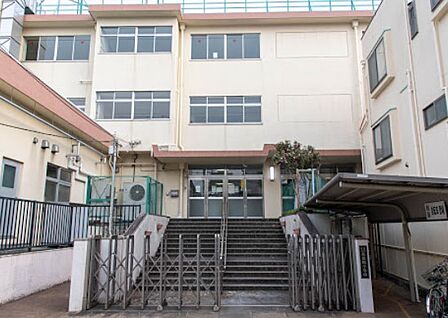 小学校 800m 豊島区立西巣鴨小学校