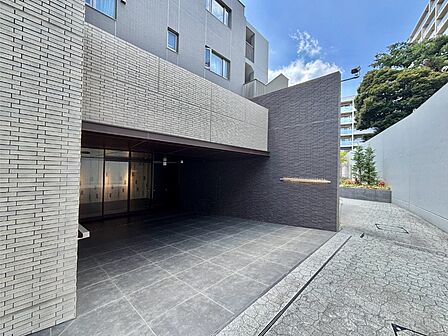 外観 敷地内に駐車場施設