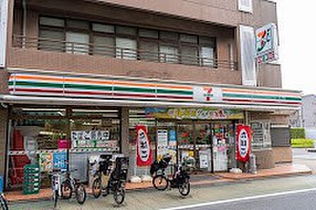コンビニ 83m セブン-イレブン 練馬北町1丁目店