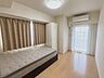 室内：爽やかな日差しがお部屋全体を優しく包み込んでくれます