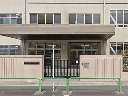 中学校 700m 板橋区立志村第二中学校