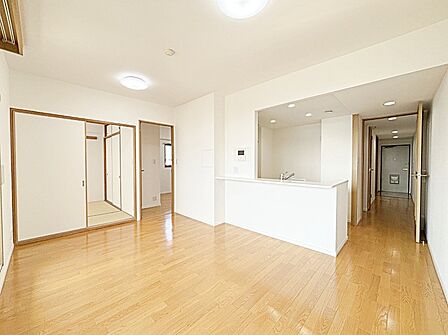 コミュニケーションを楽しみながら家事ができる対面キッチンを採用したダイニング！