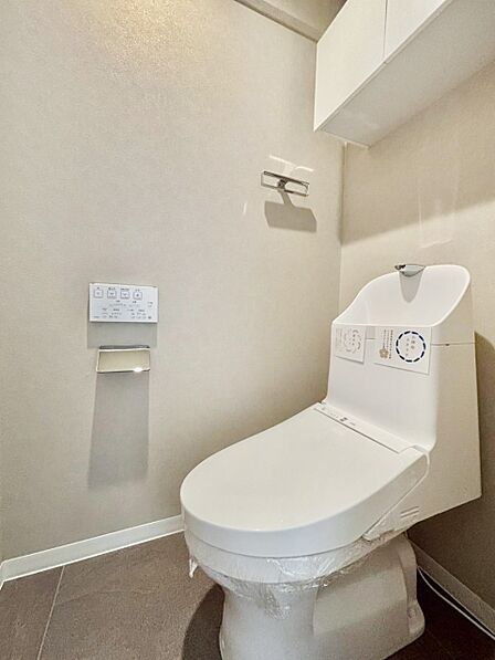 明るく清潔感のあるトイレです。  