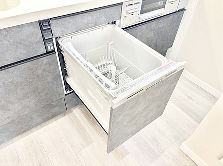 面倒なお片づけは食洗機にお任せ！家事の負担が減って、時間にも気持ちにもゆとりができます。