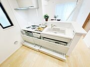 使いやすさを優先したスライド式収納タイプ！