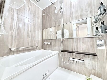 落ち着いた雰囲気でゆっくりお寛ぎいただけるバスルーム